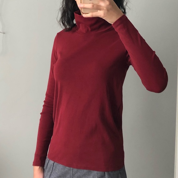 Uniqlo turtleneck. Burgundy. US XS - Picture 5 of 9